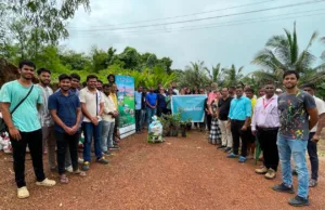 शेतकारांक आदार दिवपाक पेडणे हांगा झाडां रोवपाचो कार्यक्रम; डीएमस म्हाविद्यालय आनी ‘ धी ब्लू काईट’ कंपनीचो फुडाकार